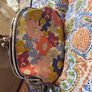 RARE COACH F60270 PEYTON FLORAL COIN PURSE   (GUC) Sold As Is! Need cleaning